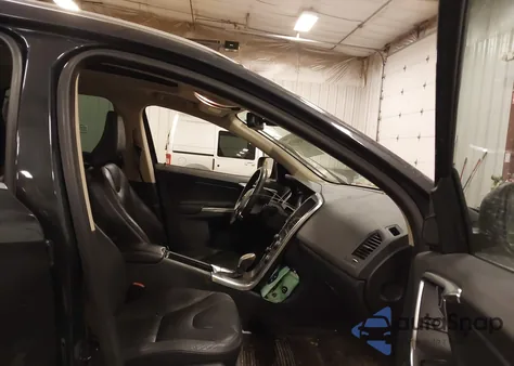 2013 Volvo Xc60 T6 from USA, damaged, VIN YV4902DZ2D2443852